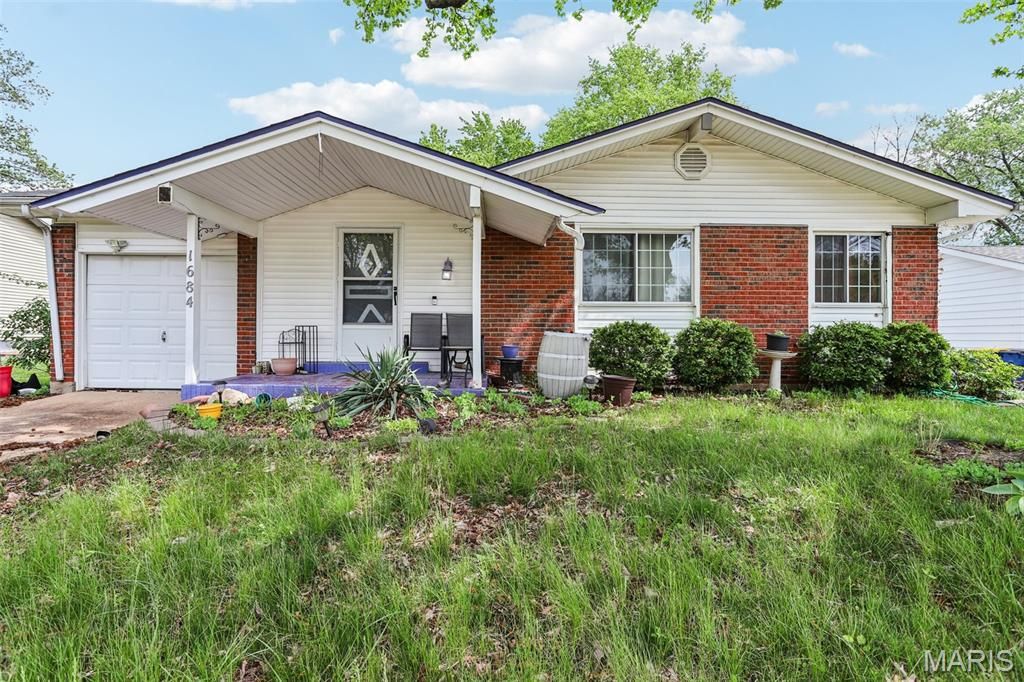 1684 Kew Gardens Drive, Florissant, MO 63031