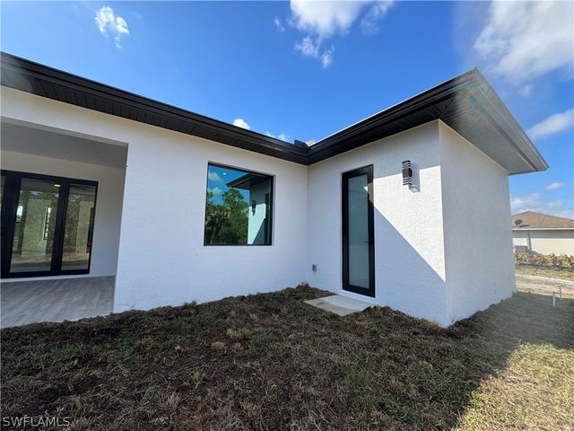 3541 20th AVE NE, Naples, FL 34120