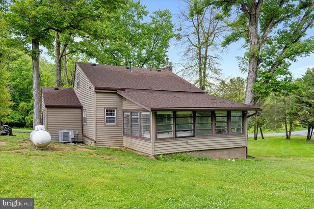 369 MOUNTAIN LAKE DR, Front Royal, VA 22630
