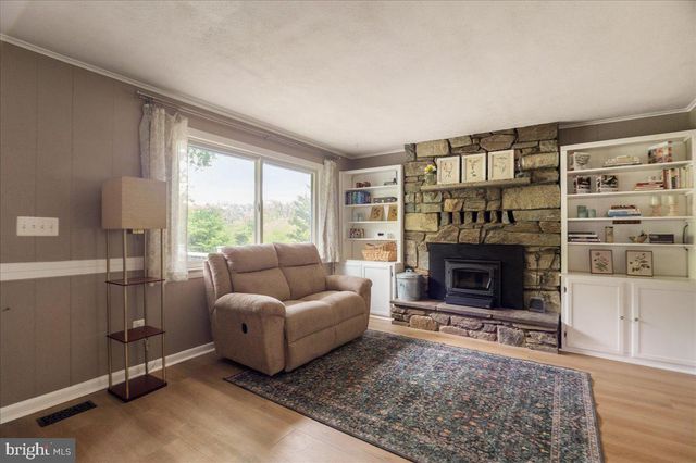 369 MOUNTAIN LAKE DR, Front Royal, VA 22630