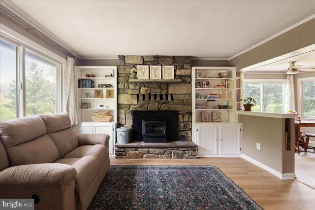 369 MOUNTAIN LAKE DR, Front Royal, VA 22630