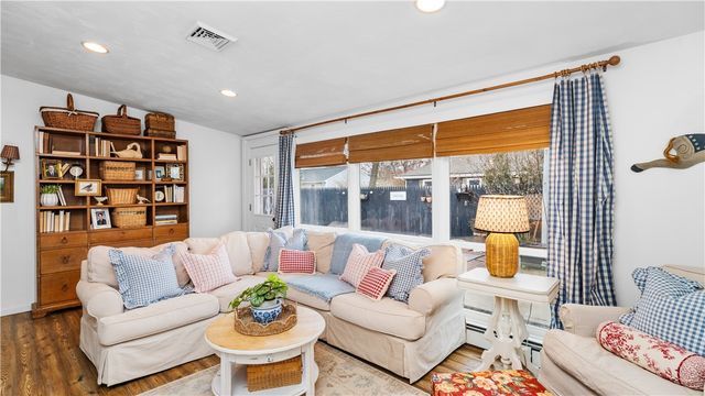 15 Shadbush Road, Warwick, RI 02888