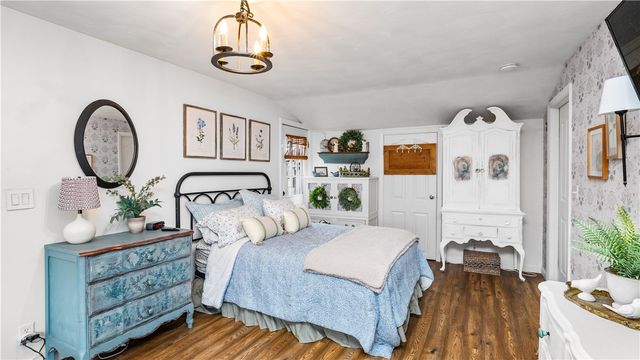 15 Shadbush Road, Warwick, RI 02888