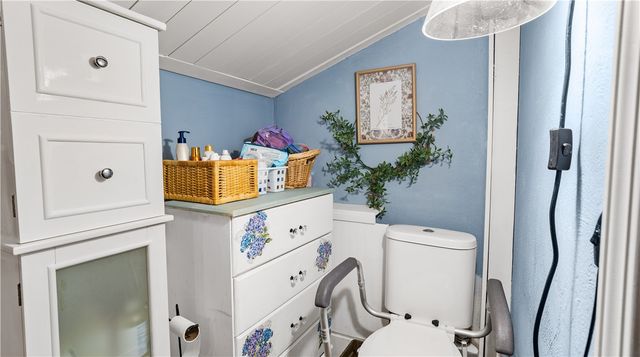 15 Shadbush Road, Warwick, RI 02888