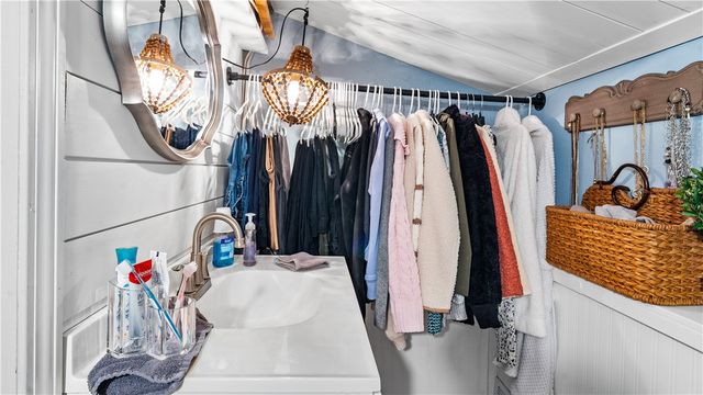 15 Shadbush Road, Warwick, RI 02888