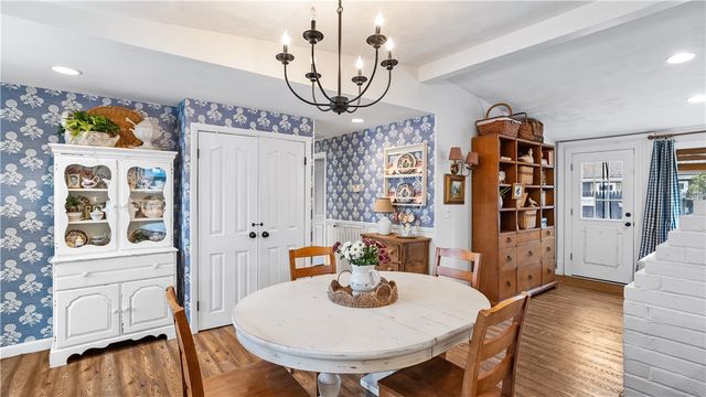 15 Shadbush Road, Warwick, RI 02888