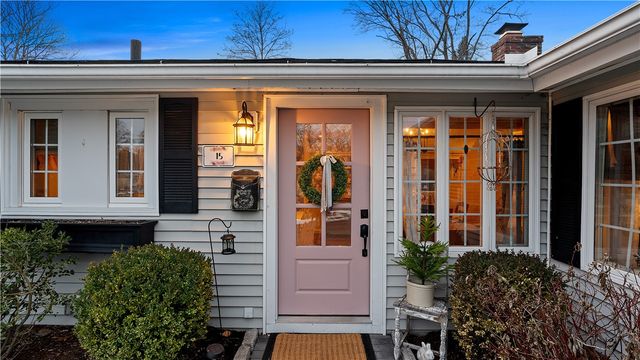 15 Shadbush Road, Warwick, RI 02888