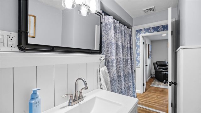 15 Shadbush Road, Warwick, RI 02888