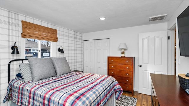 15 Shadbush Road, Warwick, RI 02888