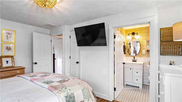 15 Shadbush Road, Warwick, RI 02888