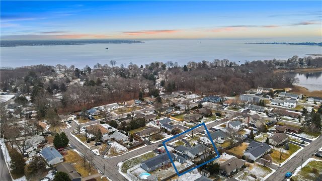 15 Shadbush Road, Warwick, RI 02888