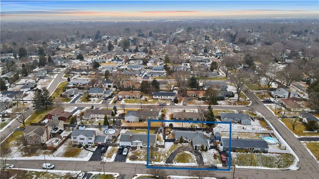 15 Shadbush Road, Warwick, RI 02888