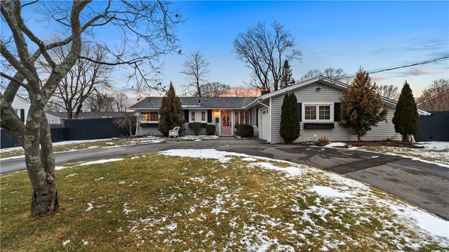 15 Shadbush Road, Warwick, RI 02888