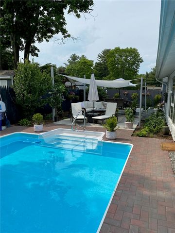 15 Shadbush Road, Warwick, RI 02888