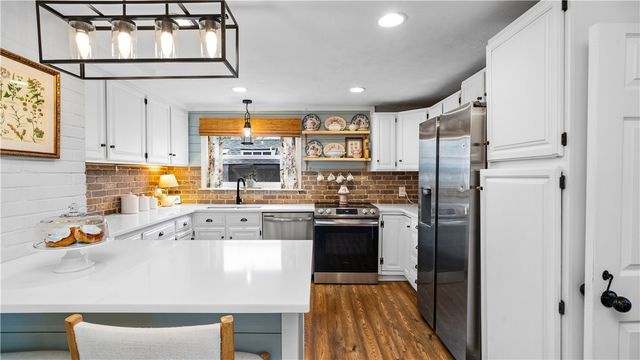 15 Shadbush Road, Warwick, RI 02888