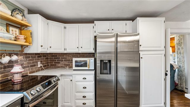 15 Shadbush Road, Warwick, RI 02888