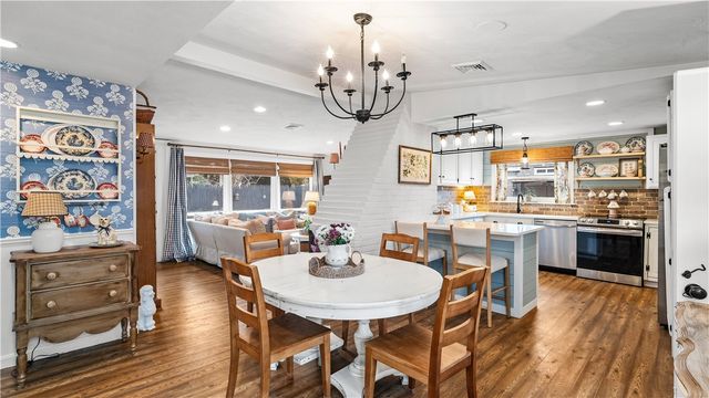 15 Shadbush Road, Warwick, RI 02888