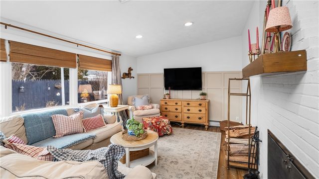 15 Shadbush Road, Warwick, RI 02888