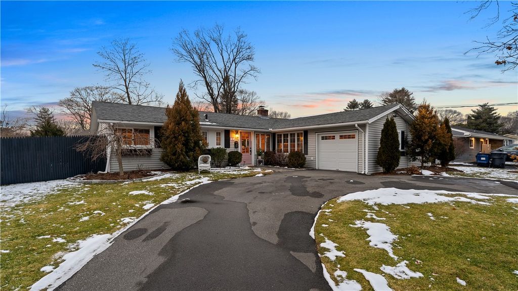 15 Shadbush Road, Warwick, RI 02888