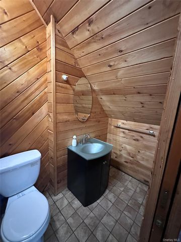 7 Carnaby Avenue, Coram, NY 11727