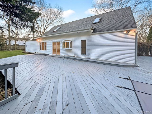 7 Carnaby Avenue, Coram, NY 11727