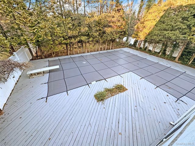 7 Carnaby Avenue, Coram, NY 11727