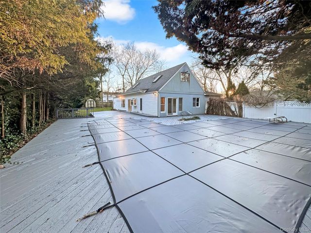 7 Carnaby Avenue, Coram, NY 11727