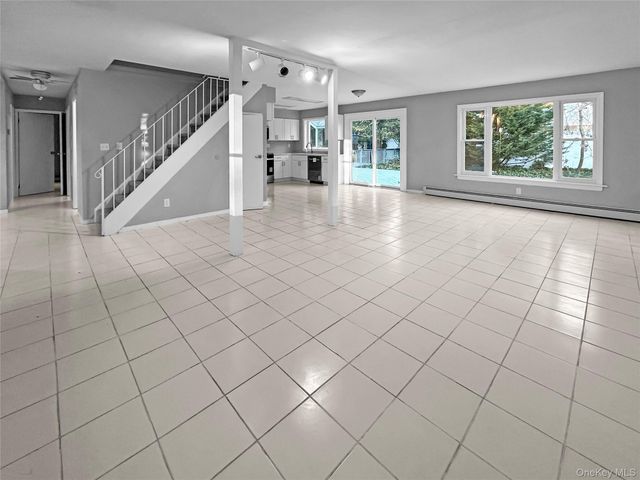 7 Carnaby Avenue, Coram, NY 11727