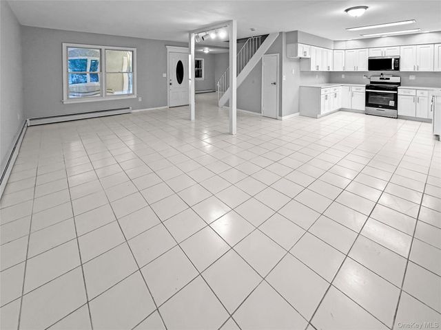 7 Carnaby Avenue, Coram, NY 11727