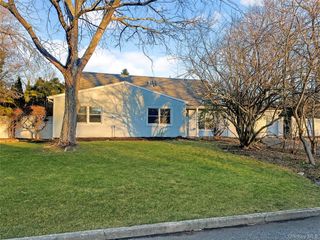 7 Carnaby Avenue, Coram, NY 11727