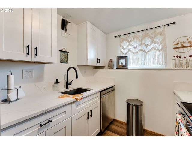 4083 DONALD St A, Eugene, OR 97405