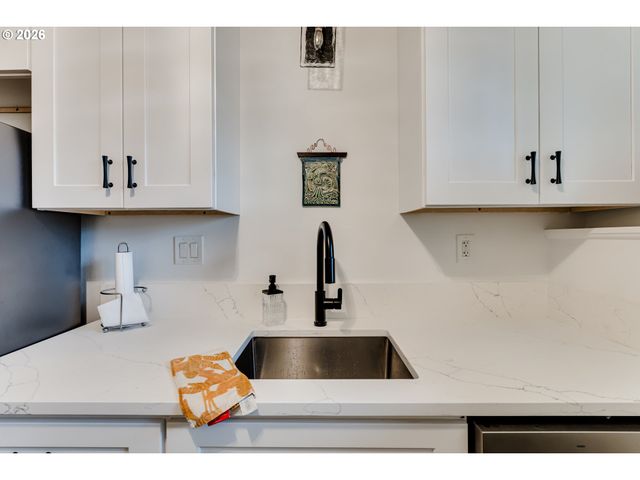 4083 DONALD St A, Eugene, OR 97405