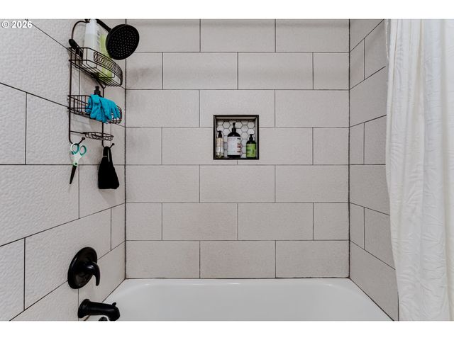 4083 DONALD St A, Eugene, OR 97405