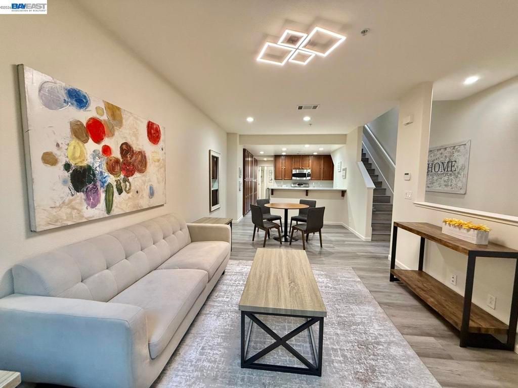 Image 2 of property listing at 2200 2200 Beech Cir, San Jose, CA 95131