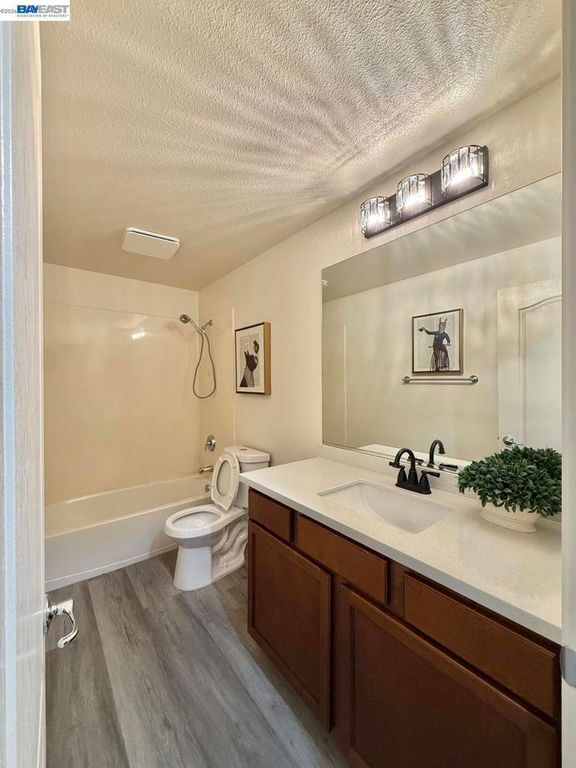 Image 9 of property listing at 2200 2200 Beech Cir, San Jose, CA 95131