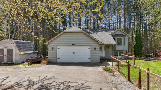 4320 217th Avenue NE, Cedar, MN 55011