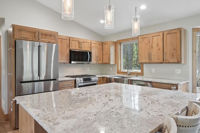 4320 217th Avenue NE, Cedar, MN 55011