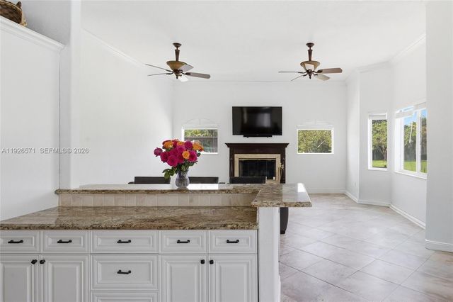 20401 SW 48th Pl, Southwest Ranches, FL 33332