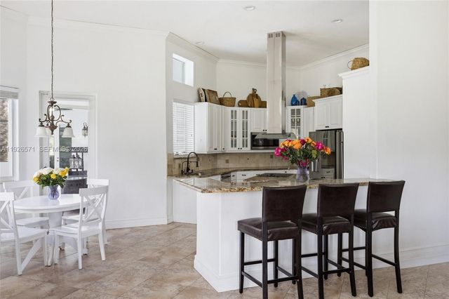 20401 SW 48th Pl, Southwest Ranches, FL 33332