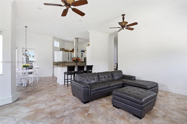 20401 SW 48th Pl, Southwest Ranches, FL 33332