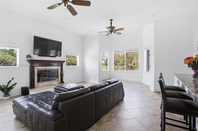 20401 SW 48th Pl, Southwest Ranches, FL 33332