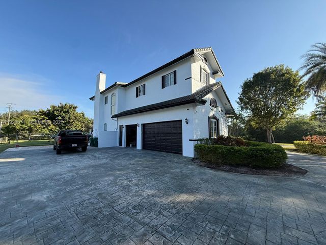 20401 SW 48th Pl, Southwest Ranches, FL 33332