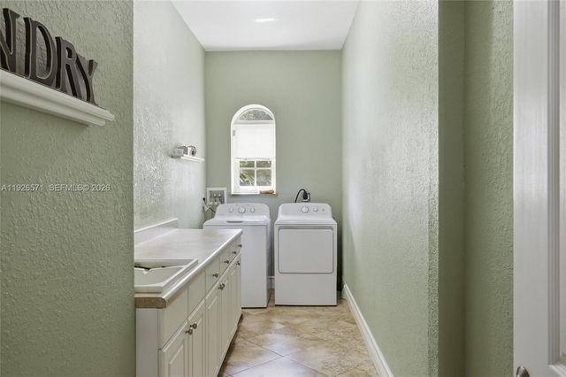 20401 SW 48th Pl, Southwest Ranches, FL 33332