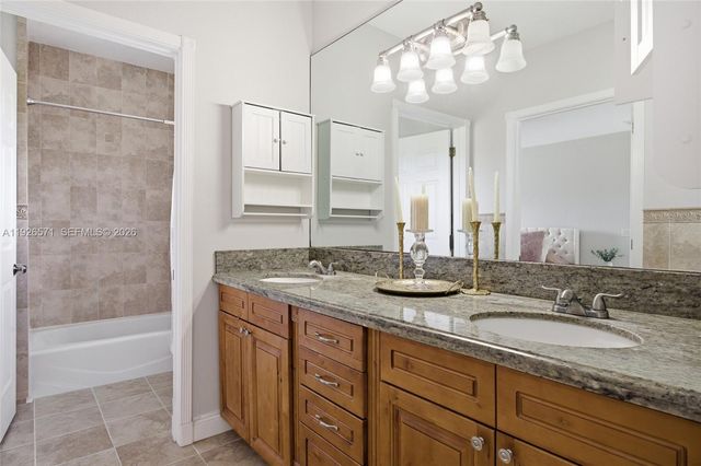 20401 SW 48th Pl, Southwest Ranches, FL 33332