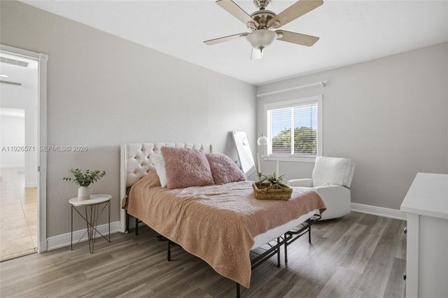 20401 SW 48th Pl, Southwest Ranches, FL 33332