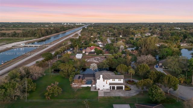 20401 SW 48th Pl, Southwest Ranches, FL 33332