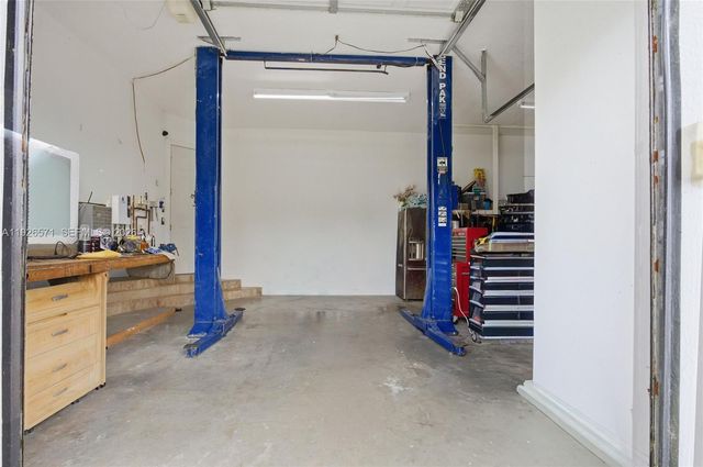 20401 SW 48th Pl, Southwest Ranches, FL 33332