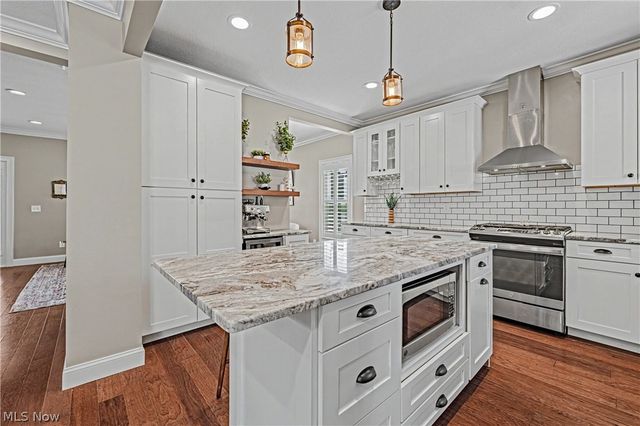 1596 Orchard Grove Avenue, Lakewood, OH 44107
