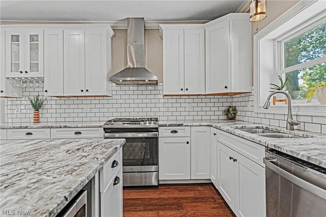 1596 Orchard Grove Avenue, Lakewood, OH 44107