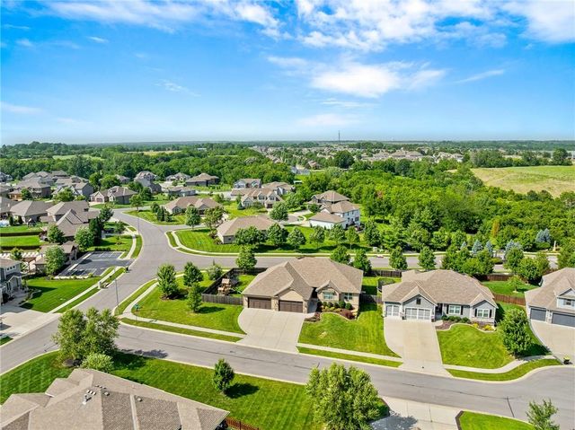 9300 SW Tsunami Court, Lee's Summit, MO 64064